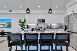 Kühlschrank, Ofen, Herdplatte, Geschirrspüler