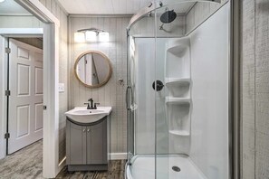 Dusche, Handtücher, Seife, Shampoo