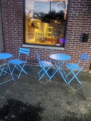 Outdoor dining - This stylish and unique place sets the stage for a memorable trip. (Berkley)