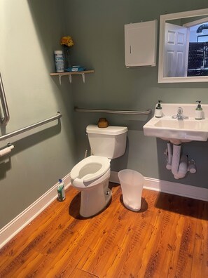 Bathroom - This stylish and unique place sets the stage for a memorable trip. (Berkley)