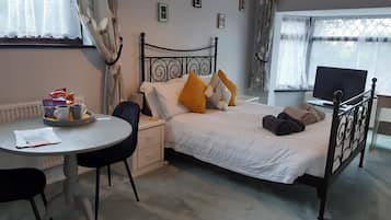 1 bedroom, free WiFi, bed sheets
