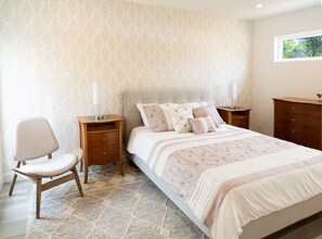 2 bedrooms, desk, iron/ironing board, WiFi