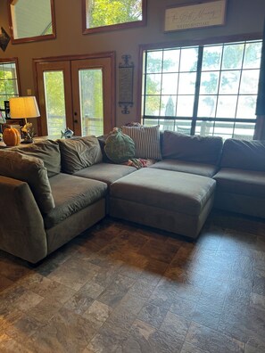 Smart TV - Getaway vacation home on Toledo bend. Right on the water with dock!! (Many)