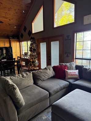 Smart TV - Getaway vacation home on Toledo bend. Right on the water with dock!! (Many)