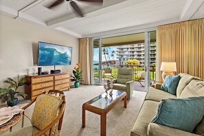TV - Ocean View steps from beach, dining, shopping 260 (Lahaina)