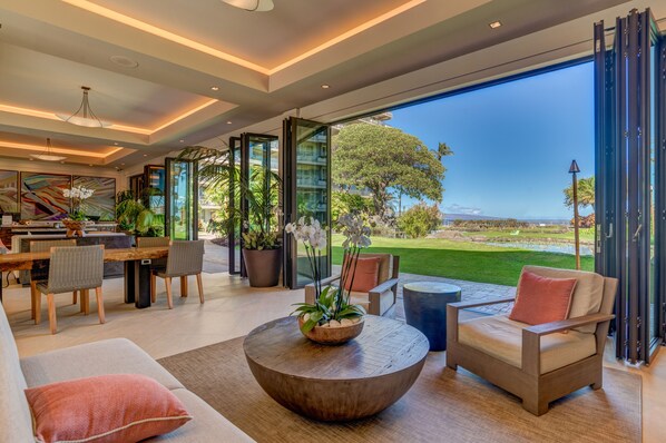 Interior - Ocean View steps from beach, dining, shopping 561 (Lahaina)