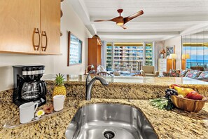 Interior - Ocean View steps from beach, dining, shopping 862 (Lahaina)