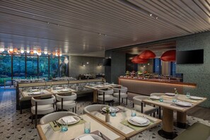 Daily buffet breakfast (CNY 298 per person) - HUALUXE Sanya Yalong Bay Resort by IHG (Sanya)