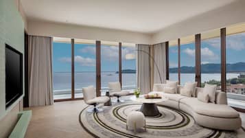 Suite, 2 habitaciones, vistas al mar (Kids Theme) | Minibar con artículos gratuitos, caja fuerte, cortinas opacas