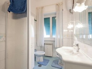 Shower, hair dryer, bidet, towels - VALLEY AURELIA ★★★★★ - elegant apartment (Roma)