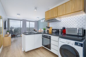 Apartamento | Cozinha privada | Talheres/pratos/utensílios de cozinha