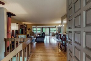 Interior - Cozy renovated townhome with mountain views in Sapphire, North Carolina!  (Sapphire)