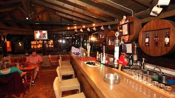Bar junto a la piscina