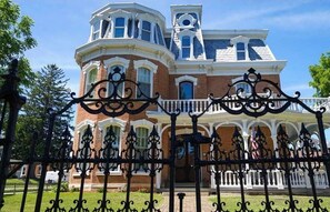 Exterior - Mississippi Getaway, Feel Like Royalty (Bellevue)