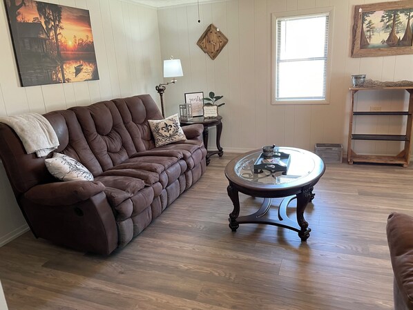 Smart TV - TJ’S CAJUN LAND GETAWAY (Pierre Part)