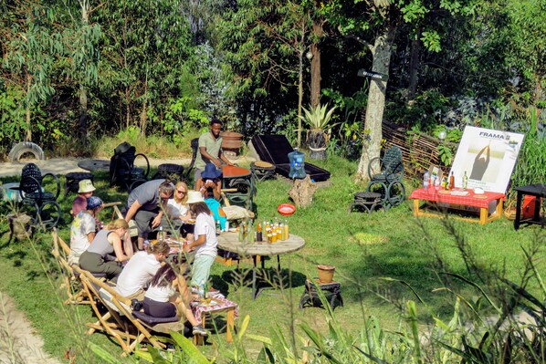 تناول الطعام بالخارج