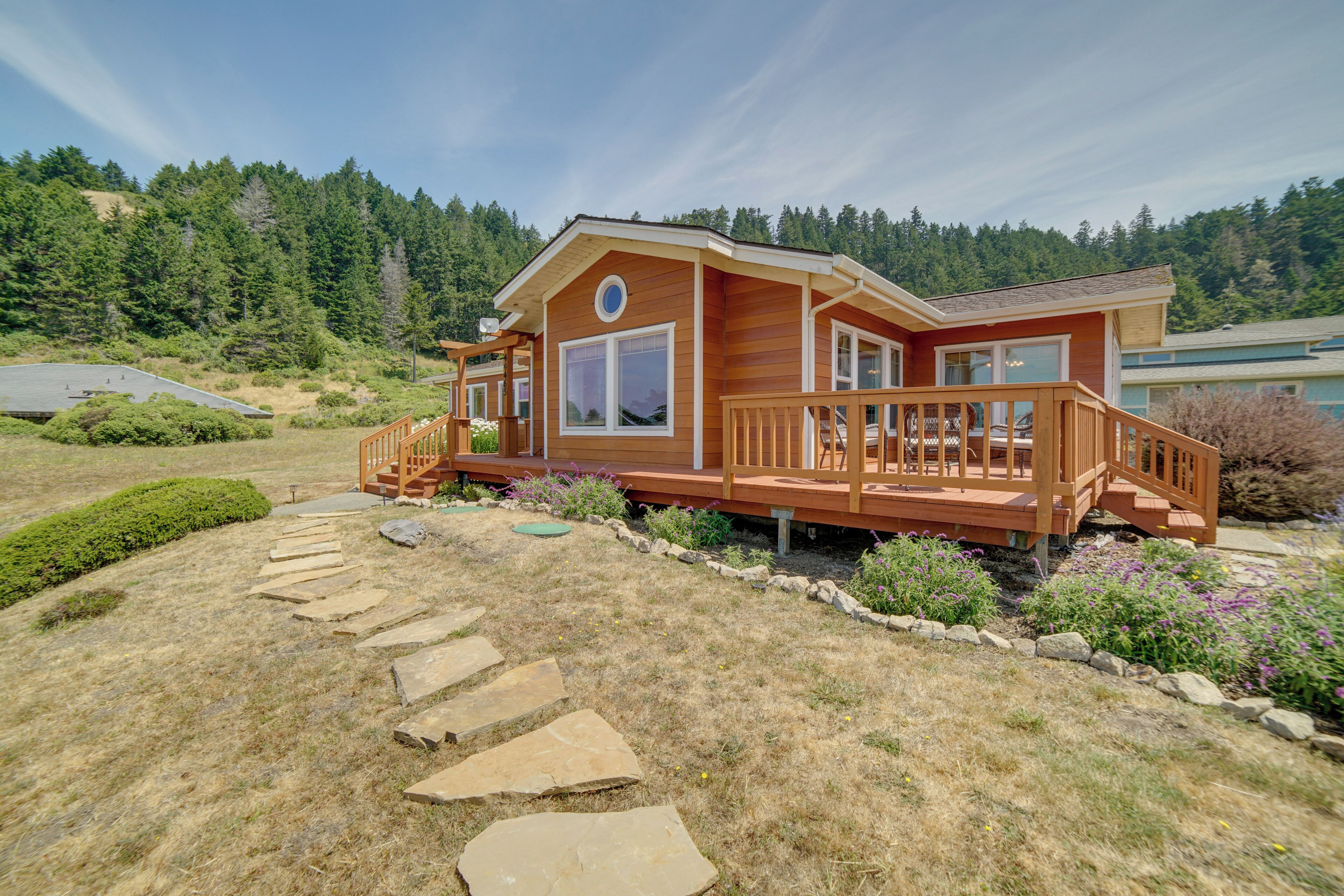 Inviting Manchester Home w/ Hot Tub Near Beach!
