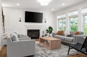 Una Smart TV, una chimenea