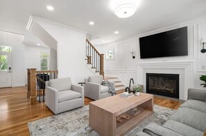 Smart TV, fireplace