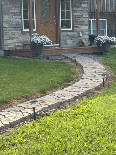 Charming 2-bedroom vacation home 17 minutes from Watkins Glen International