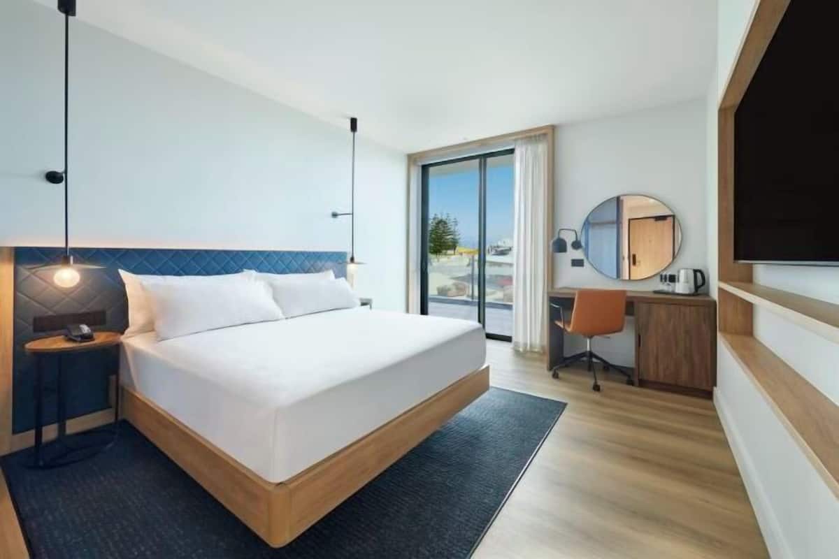 1 bedroom, in-room safe, desk, laptop workspace