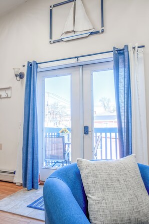 Appartement classique, 1 grand lit et 1 canapé-lit, cuisine | Aire de séjour | Téléviseur à écran plat, Netflix, Hulu, services de diffusion en continu