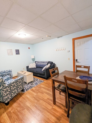 Basic Apartment, 1 Queen Bed with Sofa bed, Kitchen | Living area