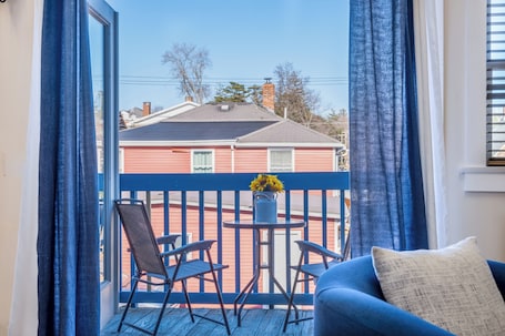 Classic Apartment, 1 Queen Bed with Sofa bed, Kitchen | Living area | 52-inch flat-screen TV with digital channels, Netflix, Hulu