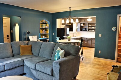 Columbia House. Unique, Comfortable Cape Cod Home. Pet friendly.