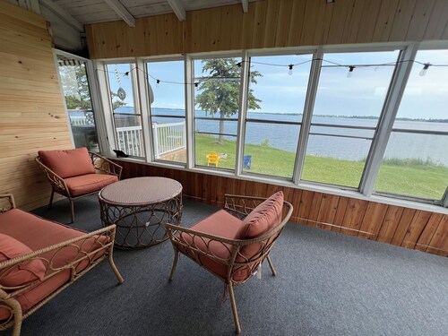 Four Season Waterfront Cottage - Private Escape | 3BR, 2BA | Howe Island