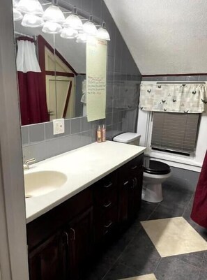 Shower, jetted tub, hair dryer, towels