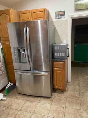 Interior - Comfy! Near airport yet quite Pittsburgh quick (Imperial)