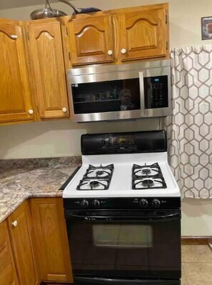 Private kitchen - Comfy! Near airport yet quite Pittsburgh quick (Imperial)