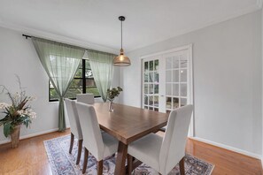 Dining - Spacious 4BR/3BA~Espresso machine~Backyard~Grill!
 (Brandon)