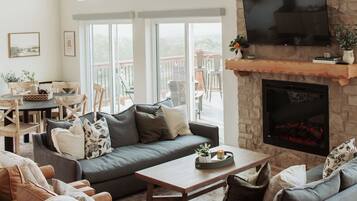 Téléviseur connecté, foyer, jeux vidéo, livres