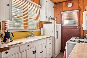 Fridge, microwave, oven, stovetop - Tree Top Ranch + Hot Tub + Pet Friendly (Big Bear Lake)