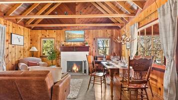 Smart TV y chimenea