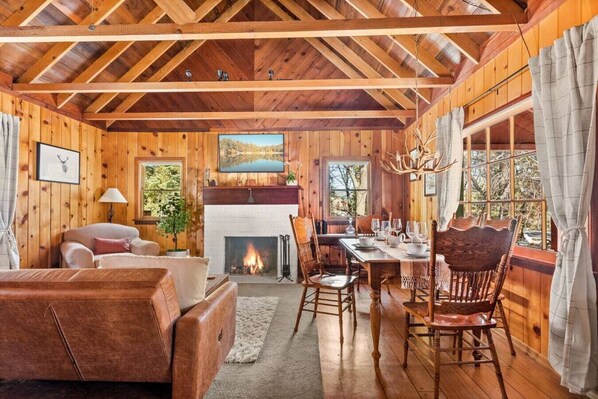 Smart TV, fireplace
