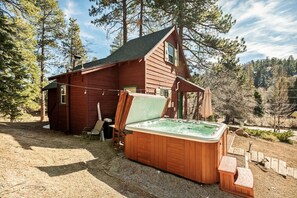 Outdoor spa tub - Tree Top Ranch + Hot Tub + Pet Friendly (Big Bear Lake)