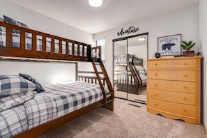2 bedrooms, iron/ironing board, free WiFi, bed sheets