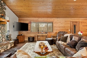 Smart TV, fireplace, video games - Fallen Leaf + A/C + Big Deck + BBQ + Games (Big Bear Lake)