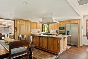 Dining - Double Black Diamond | Bear Mtn w/ Hot Tub (Big Bear Lake)