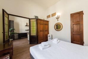 1 bedroom, iron/ironing board, WiFi, bed sheets - Ognissanti Flat in Florence by Mmega (Firenze)