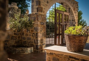 Exterior detail - Deluxe Double Room with Shower (Χερσόνησος)