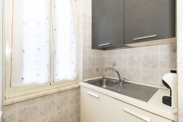 Fridge, stovetop, toaster