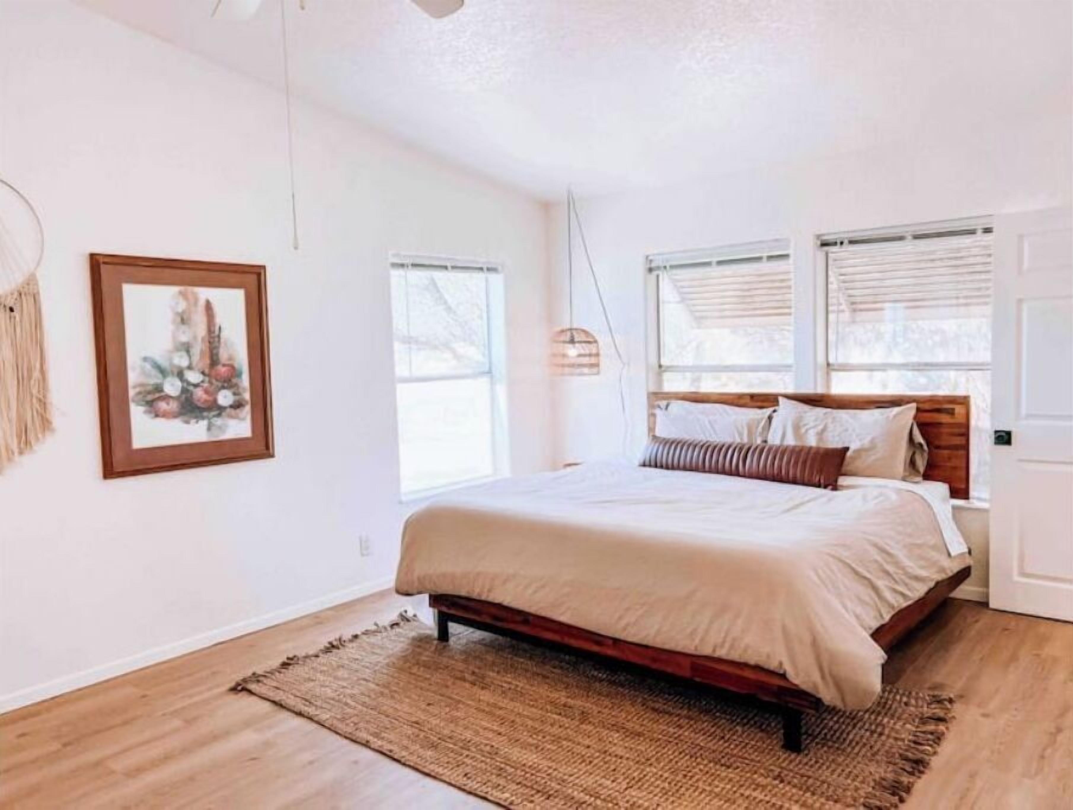 8 bedrooms, desk, iron/ironing board, free WiFi