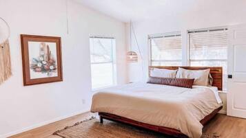 8 bedrooms, desk, iron/ironing board, free WiFi