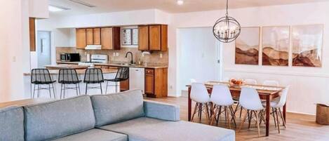 Smart-TV, DVD-Player, Bücher