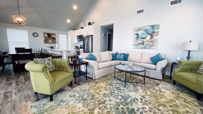 Smart TV - Private Beachfront House on Bolivar Peninsula – Clean, Quiet & Steps to Sand (Bolivar Peninsula)
