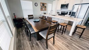 Dining - Private Beachfront House on Bolivar Peninsula – Clean, Quiet & Steps to Sand (Bolivar Peninsula)
